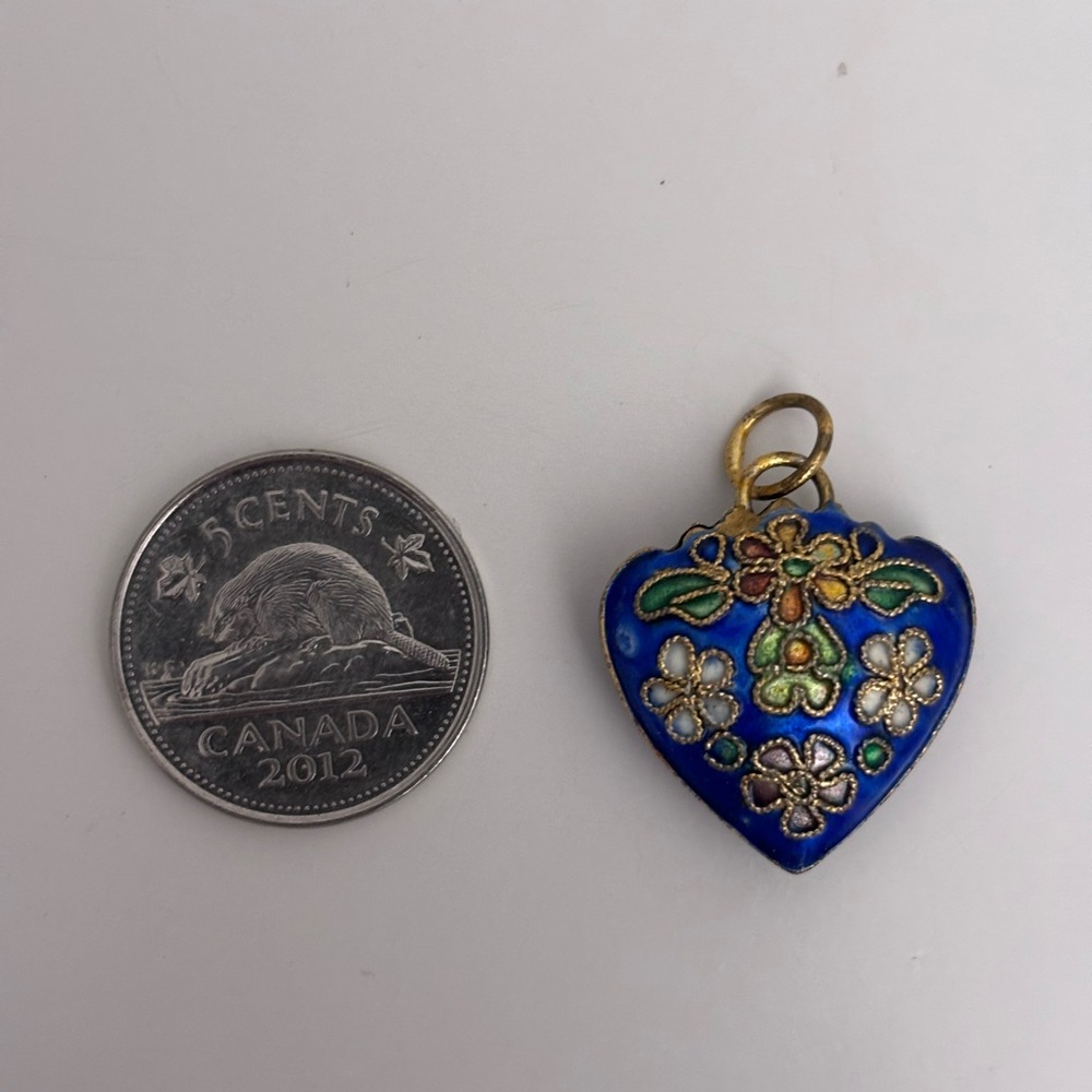 Vintage Chinese Blue Floral
Heart Pendant